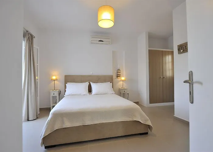 Almira - Seafront - Paros Náusza